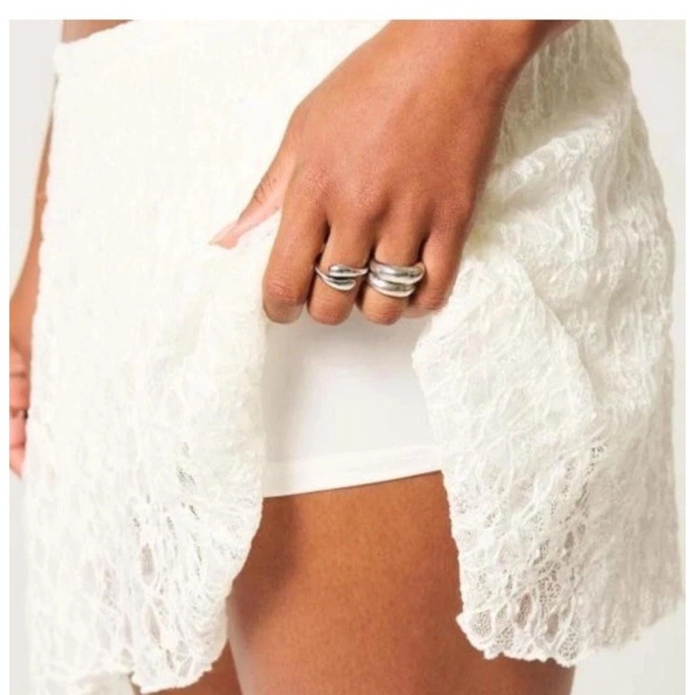 Hollister Women's Lace Lined White Skirt with Built in Shorts Size M - Picture 2 of 8